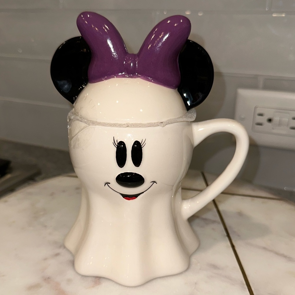 ✨NWT✨ Disney Minnie Mouse Spooky Ghost White Ceramic Mug with Lid Topper